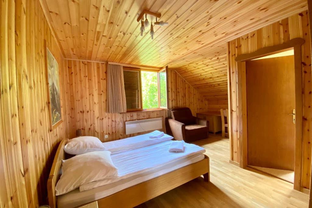 Platan Vendeghaz Villa Izvoare  Bagian luar foto